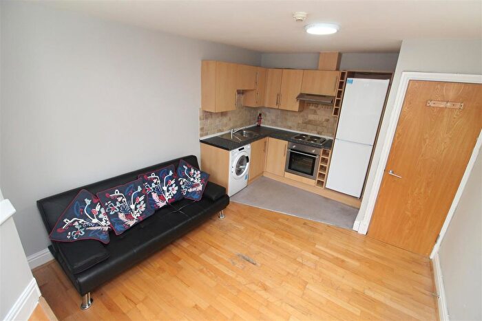 2 Bedroom Flat To Rent In Pen-Y-Lan Road, Cardiff, CF24