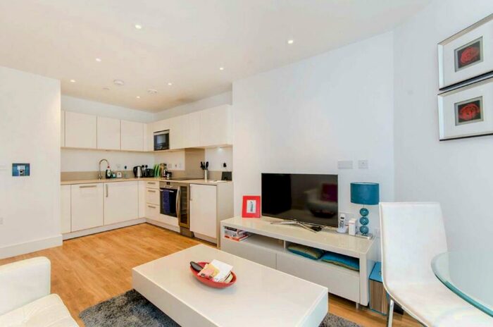 Flat To Rent In Queensland Road, Islington, N7