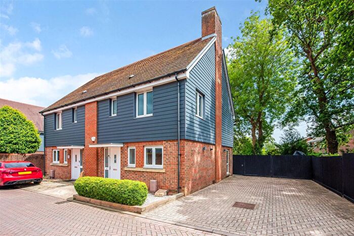 3 Bedroom Semi-Detached House For Sale In Gardener Close, Waterlooville, PO7