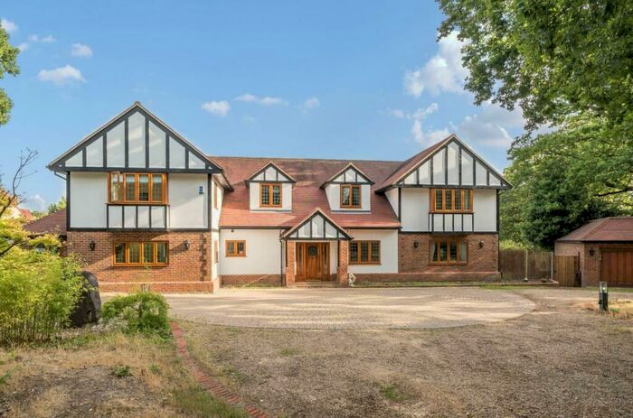 5 Bedroom Detached House To Rent In The Ridgeway, Cuffley, EN6