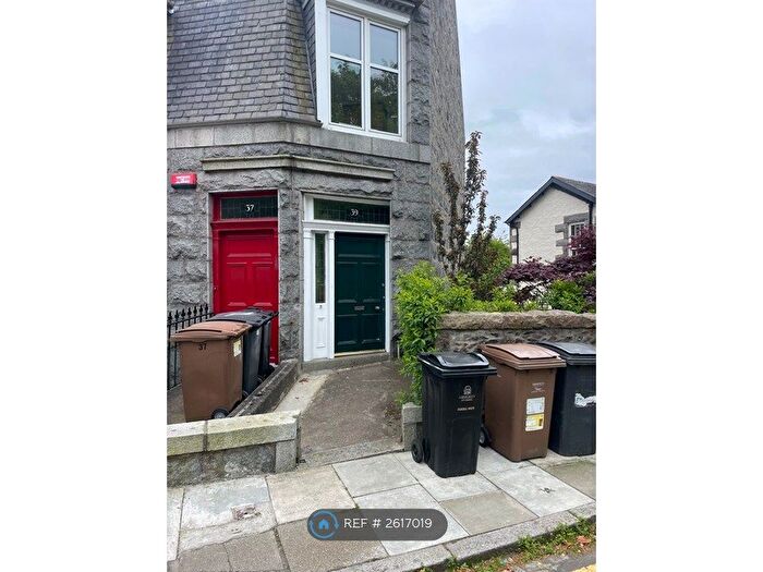 3 Bedroom Flat To Rent In Devanha Gardens South, Aberdeen, AB11