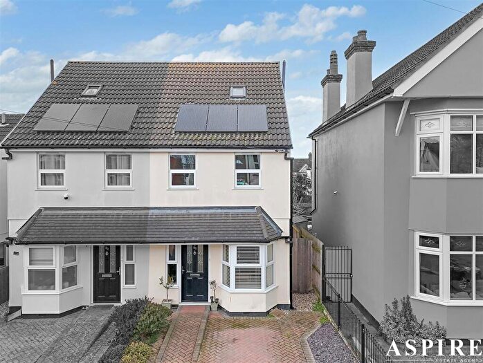3 Bedroom Semi-Detached House For Sale In Westminster Drive, Westcliff-On-Sea, SS0