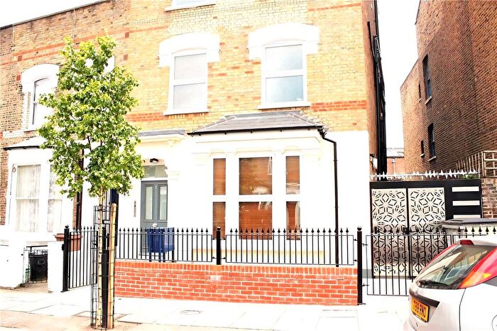 Studio To Rent In Foulden Road, Stoke Newington, London, N16