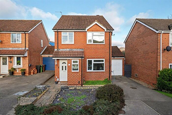 3 Bedroom Detached House For Sale In Thistledown, Weavering, Maidstone, ME14