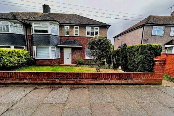 2 Bedroom Flat To Rent In Ravensbourne Gardens, Ilford, IG5