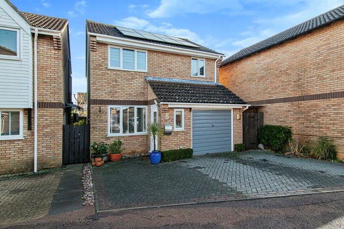 3 Bedroom Detached House For Sale In The Crofters, Stretham, Ely, CB6