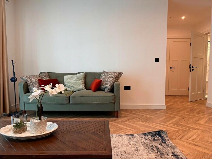 2 Bedroom Flat To Rent In Brook Street, Kingston Upon Thames, Surrey, KT1