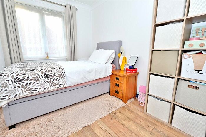 3 Bedroom Terraced House For Sale In Baynton Road, Woking, Surrey, GU22