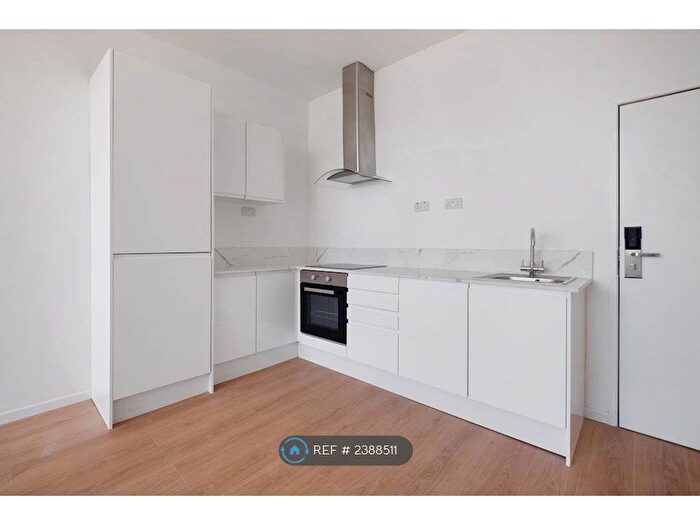 Studio To Rent In Halfords Lane, Birmingham, B66