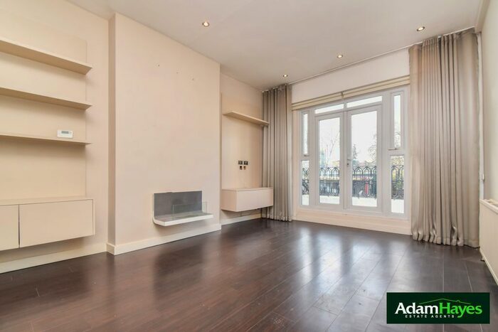 2 Bedroom Flat To Rent In High Road, North Finchley, N12