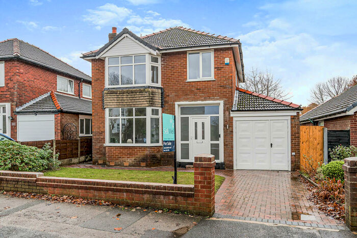 3 Bedroom Detached House To Rent In Old Clough Lane, Worsley, Manchester, Greater Manchester, M28