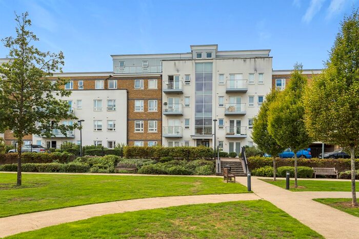 1 Bedroom Flat To Rent In Heron Way, Maidenhead, SL6