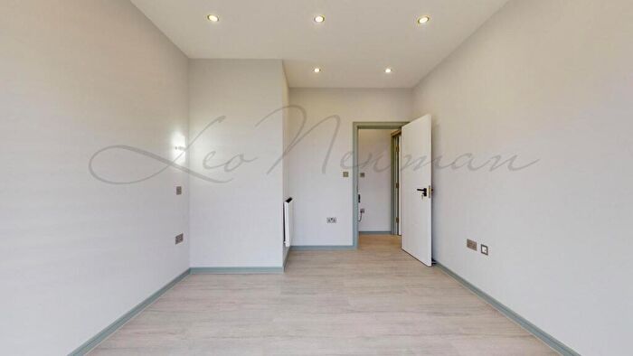 1 Bedroom Flat To Rent In Woodlands Business Village, Coronation Road, RG21