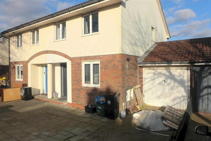 3 Bedroom Semi-Detached House To Rent In Sheridan Road, Horfield, Bristol, BS7