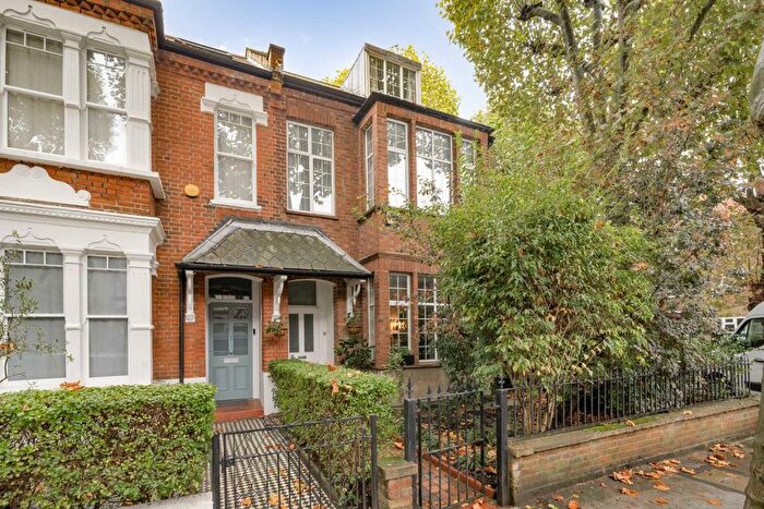 4 Bedroom Flat To Rent In Thornton Avenue, London, W4