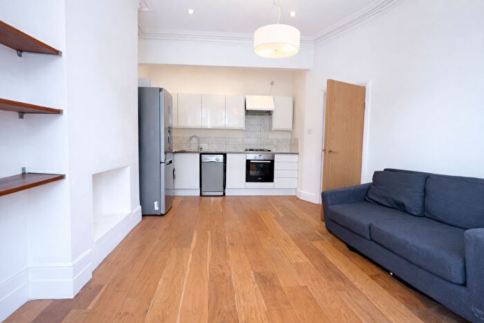 3 Bedroom Flat To Rent In Carlingford Road, Hornsey, N15