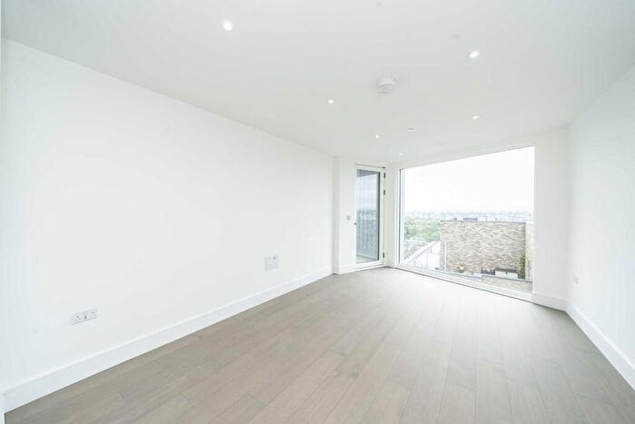 1 Bedroom Flat For Sale In Yelverton Road, Battersea, SW11