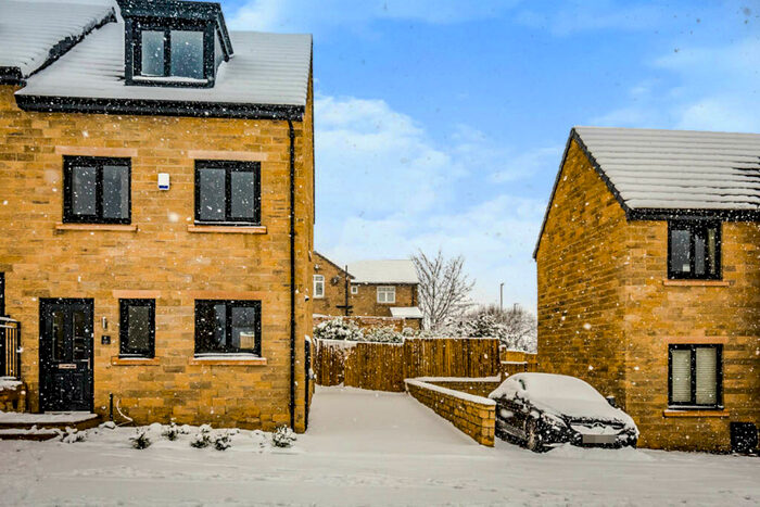 3 Bedroom Semi-Detached House To Rent In Pasture Close, Brighouse, HD6