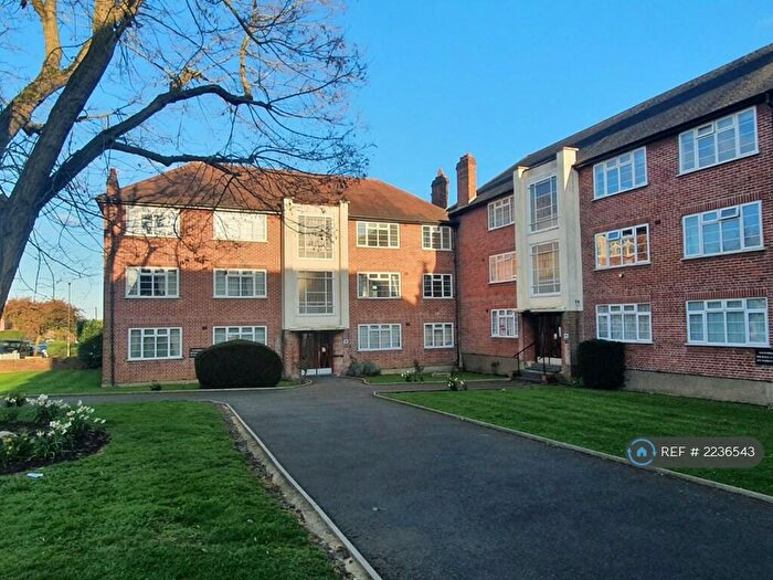 2 Bedroom Flat To Rent In Cardrew Court, London, N12