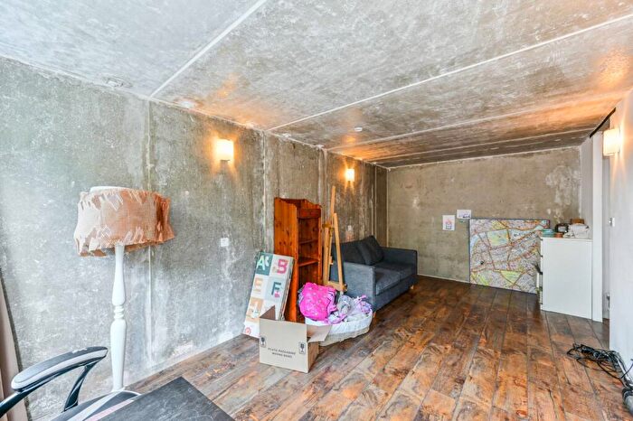 1 Bedroom Flat For Sale In Palmerston House, Battersea, London, SW11