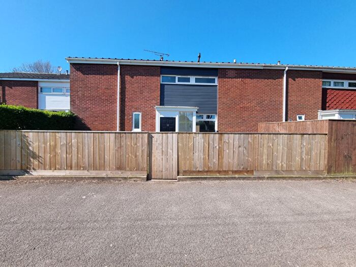 3 Bedroom Terraced House For Sale In Cleeve Drive, Wawne Road, Hull, HU7