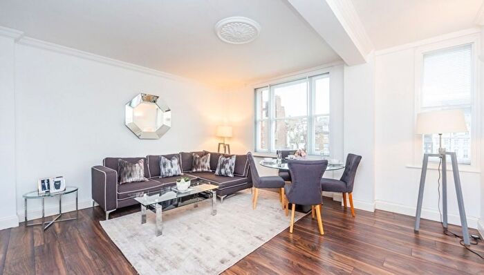 2 Bedroom Flat To Rent In Hill Street, Mayfair, London, W1J