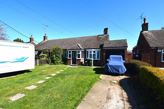 2 Bedroom Semi-Detached Bungalow For Sale In Ashingdon Road, Rochford, SS4