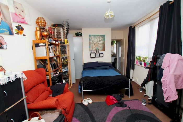 4 Bedroom Terraced House For Sale In Groundwell Road, Town Centre, Swindon, SN1