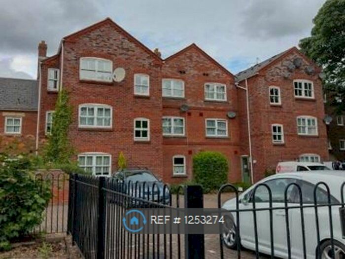 2 Bedroom Flat To Rent In High Street, Spalding, PE11