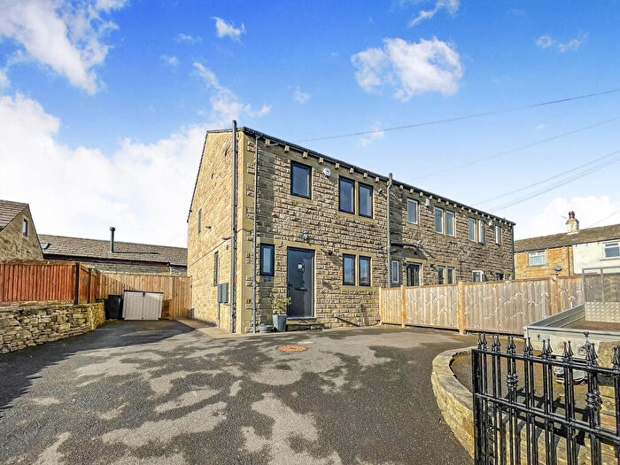 3 Bedroom End Of Terrace House For Sale In Botany Lane, Lepton, Huddersfield, Kirklees, HD8