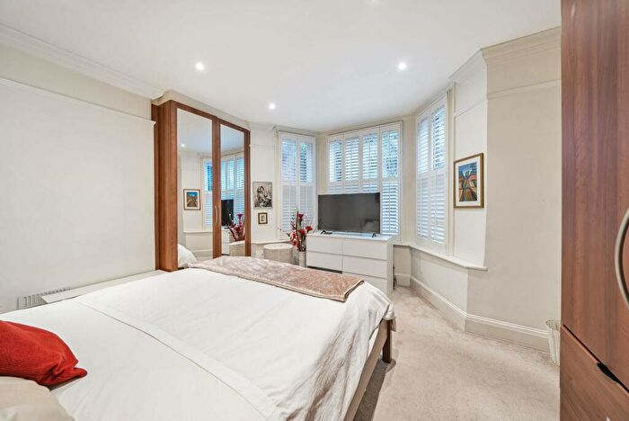 2 Bedroom Flat To Rent In Greencroft Gardens, South Hampstead, London, NW6