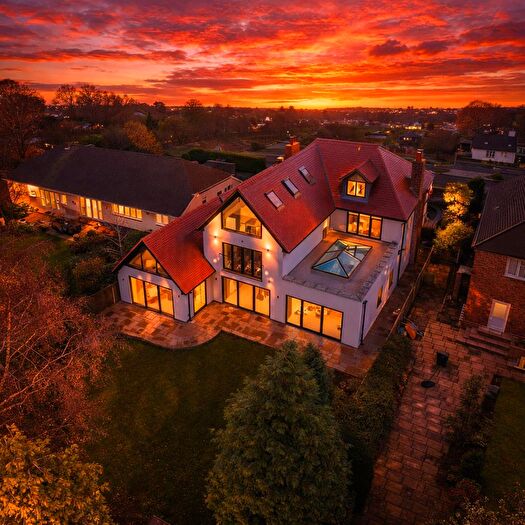 5 Bedroom Detached House For Sale In The Paddock, Heswall, Wirral, CH60