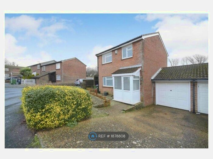 4 Bedroom Semi-Detached House To Rent In Abbey Close, Peaceheaven, BN10