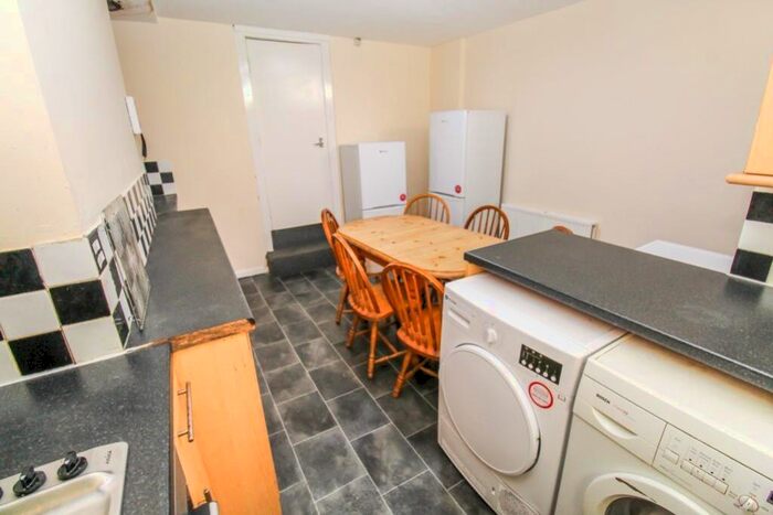 5 Bedroom Terraced House To Rent In Hartley Avenue, Headingley, Leeds, LS6