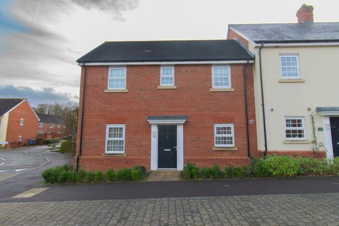 3 Bedroom End Of Terrace House To Rent In Runnymede Drive, Odiham, Hook, RG29