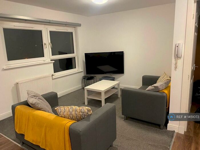 3 Bedroom Flat To Rent In Ark Lane, Glasgow, G31