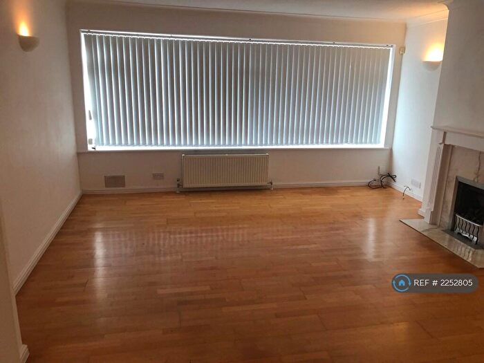 2 Bedroom Maisonette To Rent In Chalfont Avenue, Amersham, HP6