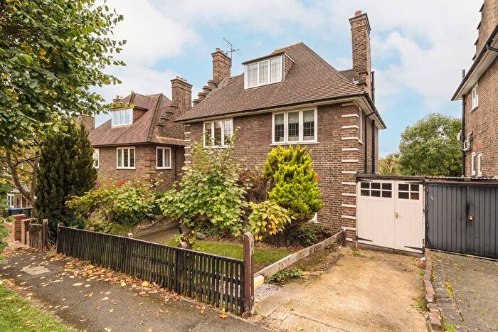 4 Bedroom Detached House For Sale In Pollards Hill West, London, SW16