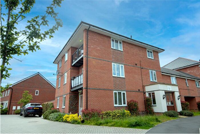 3 Bedroom Flat To Rent In Cobham Drive, Spencers Wood, Reading, Berkshire, RG7