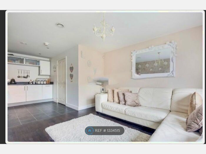 1 Bedroom Flat To Rent In Gabrielle House, Ilford, IG2