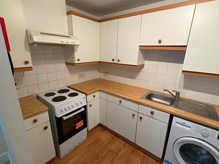 2 Bedroom Flat To Rent In Shenley Road, Borehamwood, WD6