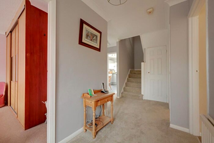 3 Bedroom Chalet For Sale In Junction Road, Burgess Hill, RH15