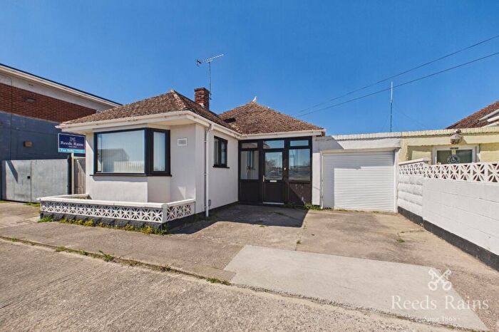 3 Bedroom Bungalow For Sale In Foryd Road, Kinmel Bay, Conwy, LL18