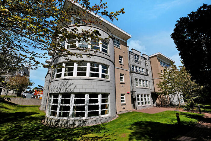 2 Bedroom Flat For Sale In Great Western Road, The City Centre, Aberdeen, AB10