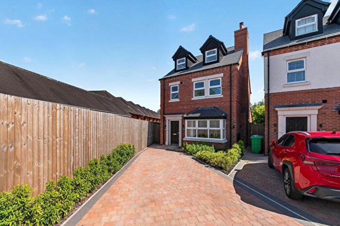 4 Bedroom Detached House For Sale In Roebuck Gardens, Wollaton, NG8