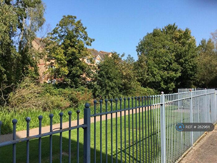 2 Bedroom Flat To Rent In Florey Gardens, Aylesbury, HP20