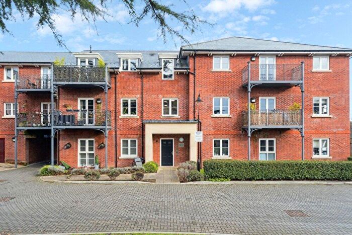2 Bedroom Flat For Sale In Portland Crescent, Marlow, Buckinghamshire, SL7