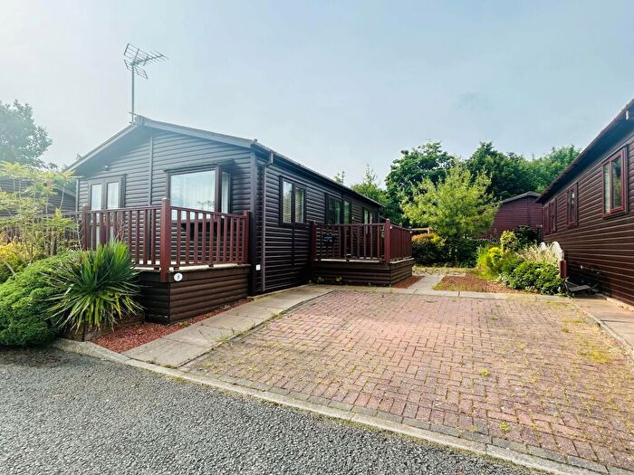 2 Bedroom Mobile Home For Sale In Maple Leaf Drive, Wood End, Atherstone, Warwickshire, CV9