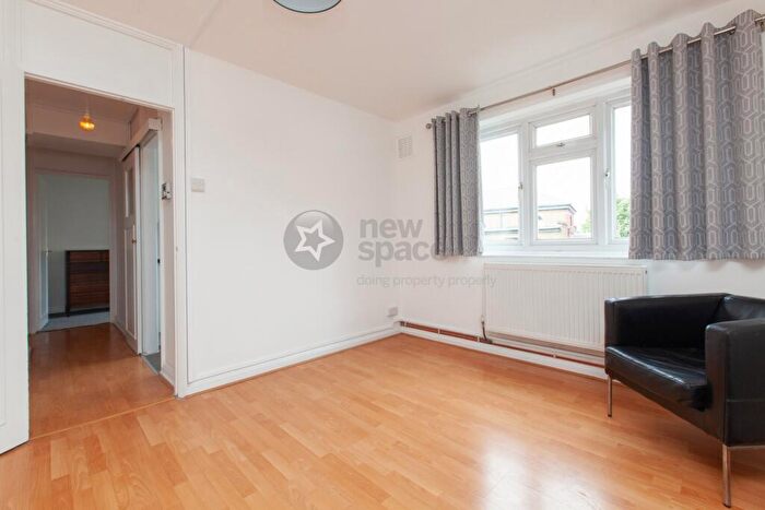 2 Bedroom Flat To Rent In Shiraj Tower, Commercial Road, London, E1