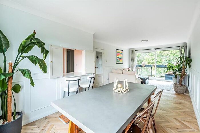 2 Bedroom Apartment For Sale In Oakleigh Court, Church Lane, Oxted, RH8